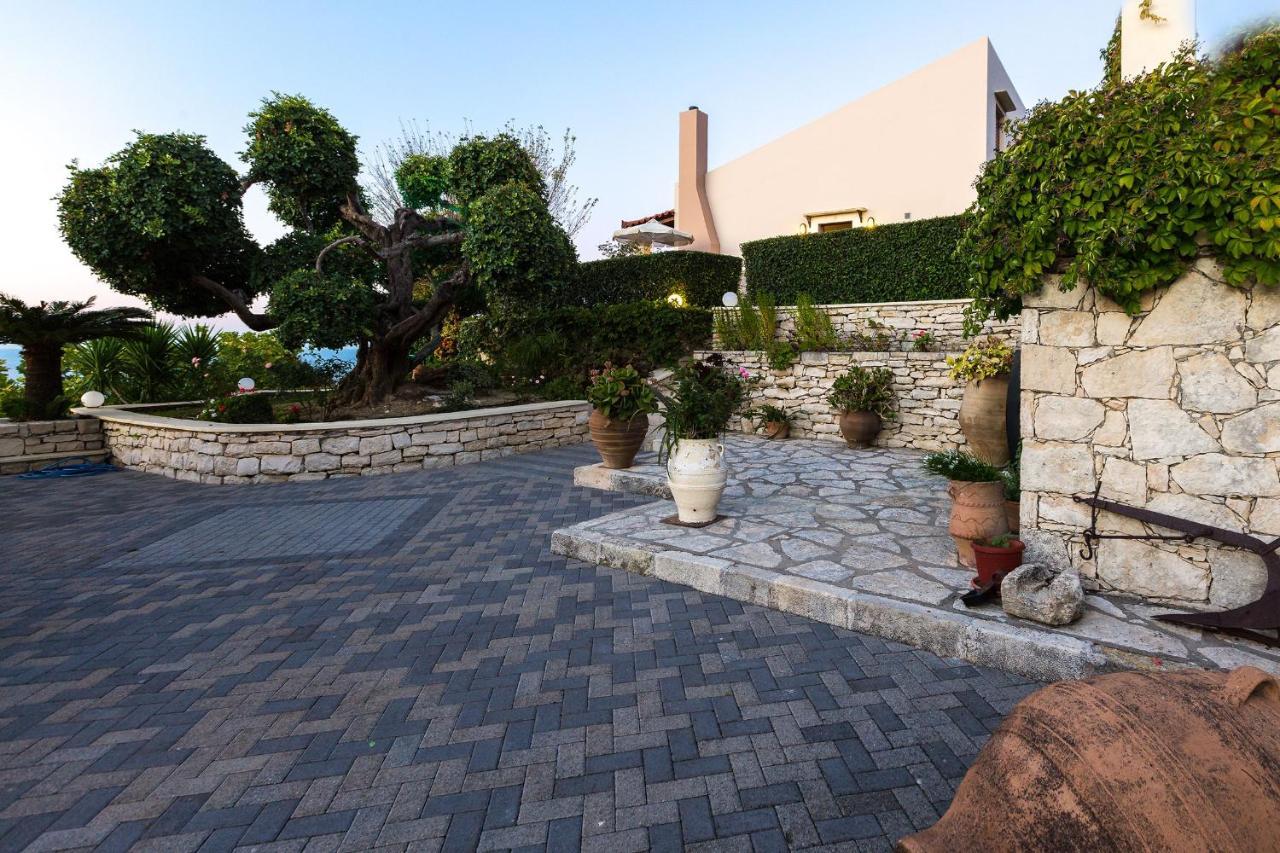 Belvedere Villas Prasiai Exterior photo